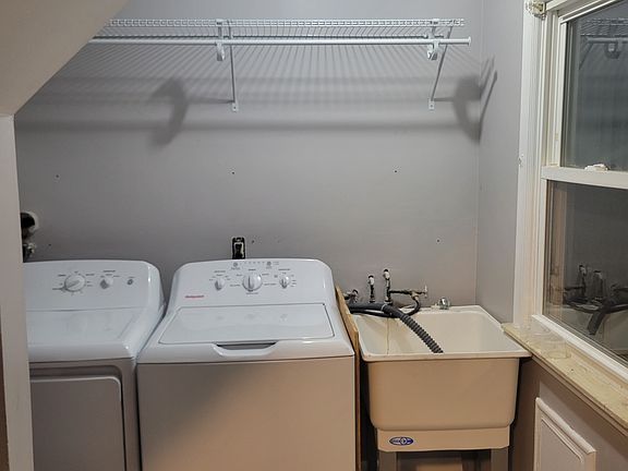 5th image of 3926 John Daly St