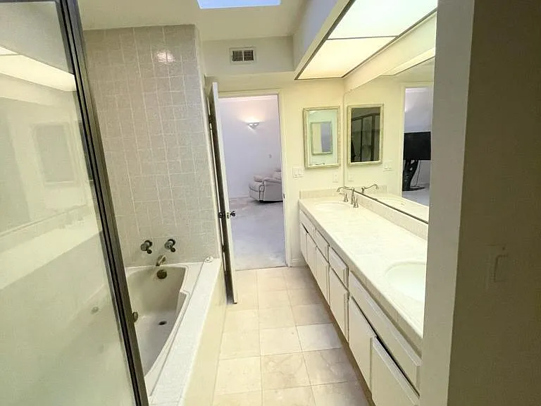 10308 Almayo Ave #5 — Photo 15