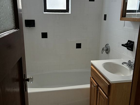 4th image of 43-33 41st St #4B