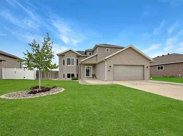 1109 32nd Ave SE, Minot, ND 58701