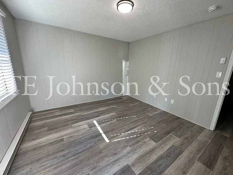 2550 Green Oaks Ct #B — Photo 3