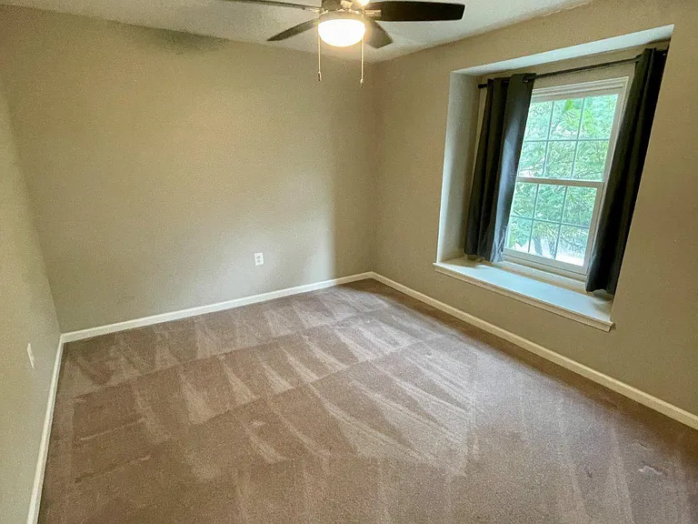 218 Valley Stream Ln — Photo 10