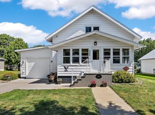 905 E 4th St, Vinton, IA 52349
