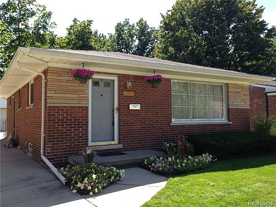 3rd image of 313 Park Dr