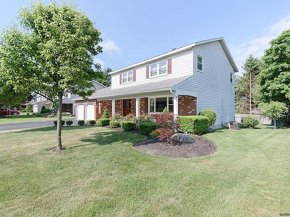 4th image of 36 Joy Dr