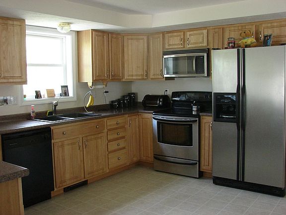 3rd image of 228 Greenwood St
