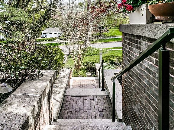 3rd image of 103 Sedgwick Dr