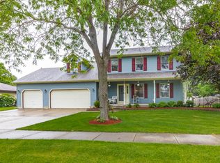 516 Maple Ave, Elburn, IL 60119