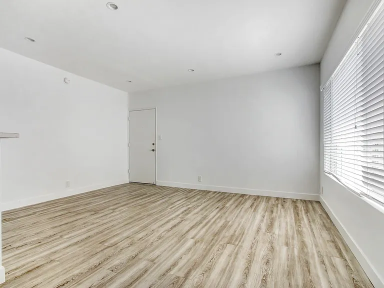 519 Hill St in Santa Monica! Steps to Main St and the beach! — Photo 11