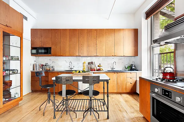 Rented by Compass | media 21