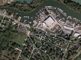 7954 Lake Breeze Dr, Monroe, MI 48161