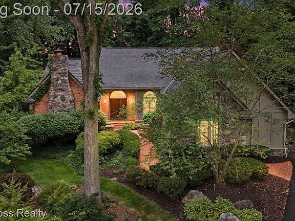 2nd image of 249 Norcliff Dr