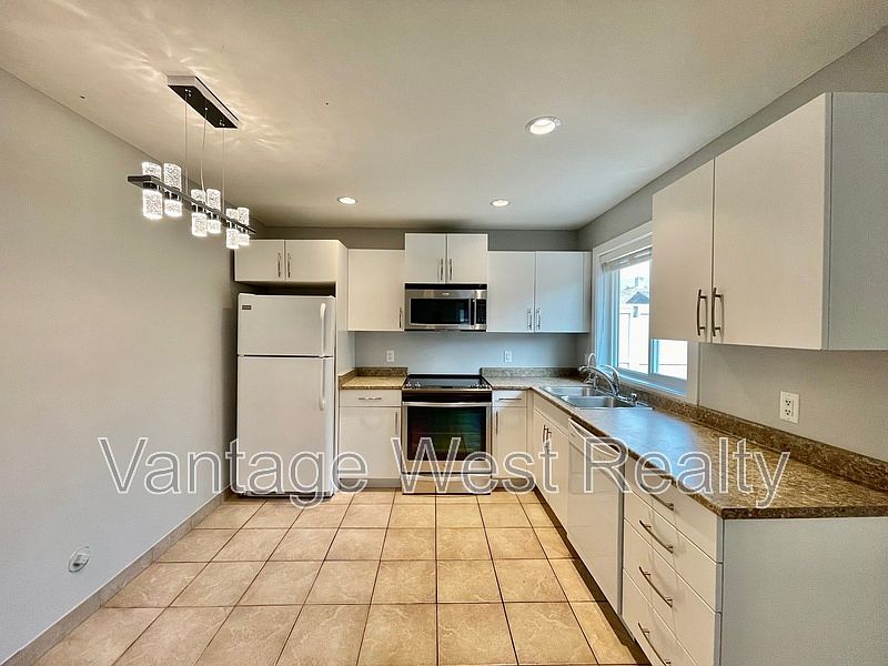1st image of 987 Clement Ave