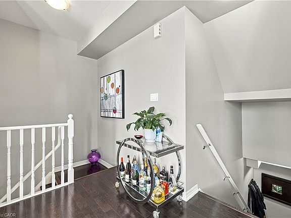 5th image of 1437 Lakeshore Rd E #201