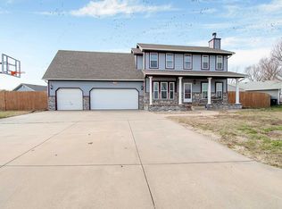 401 Sutton Dr, Newton, KS 67114