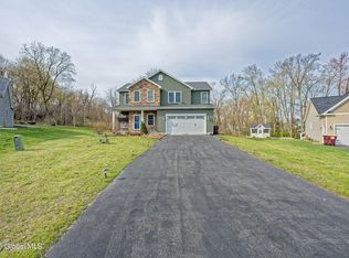 12 Napa Ct, Niskayuna, NY 12309