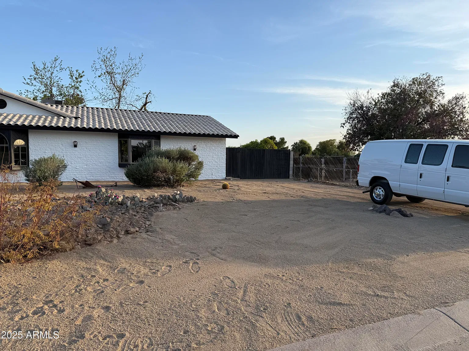 3 bed, 2.0 bath, 1696 sqft, $3,300 — Photo 4