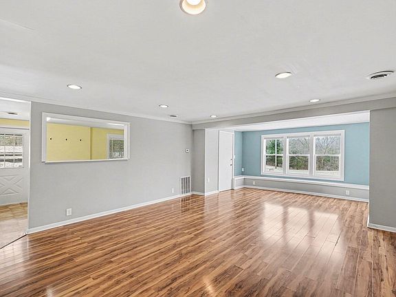 4th image of 10990 Summit Ave NE