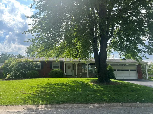 4706 Dadrian Dr, Godfrey, IL 62035
