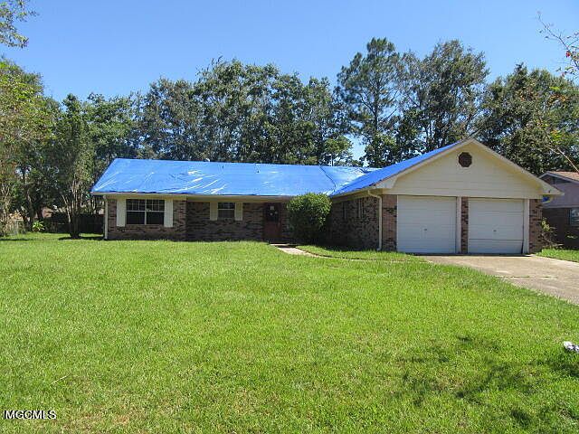 1st image of 330 Sunny Dr