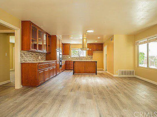 5 bed, 2161 sqft, $4,600 — Photo 4