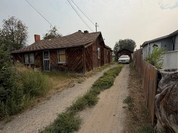 1606 Pine St, Merritt, BC V1K 1K8