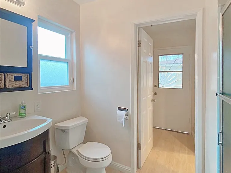 2513 Birch St — Photo 9