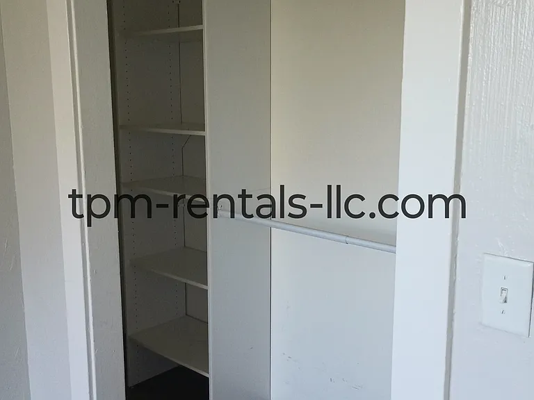 469 N 3rd Ave #C — Photo 8