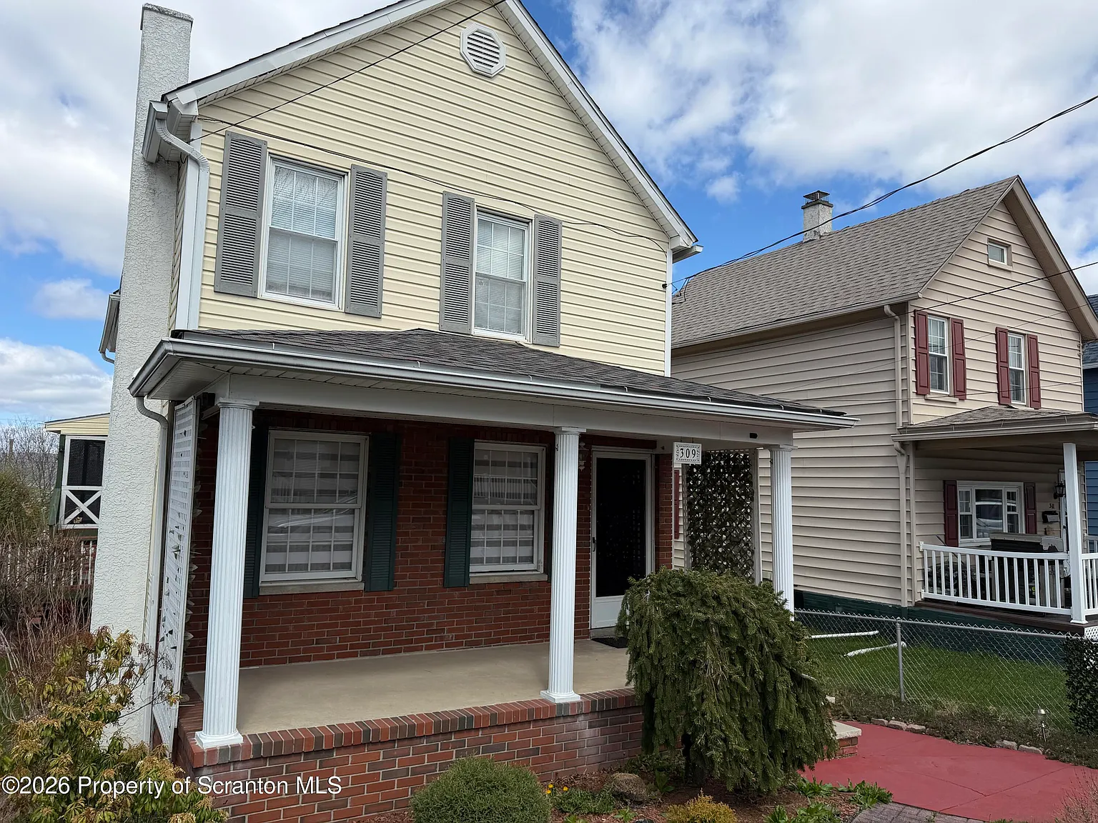 309 Gibbons St photo 1