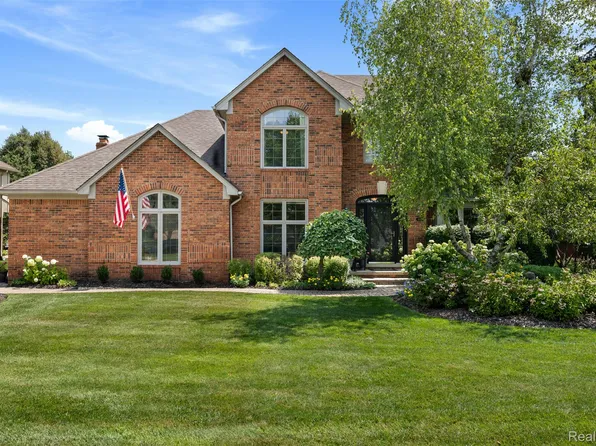 4086 Glencastle Dr, Troy, MI 48098