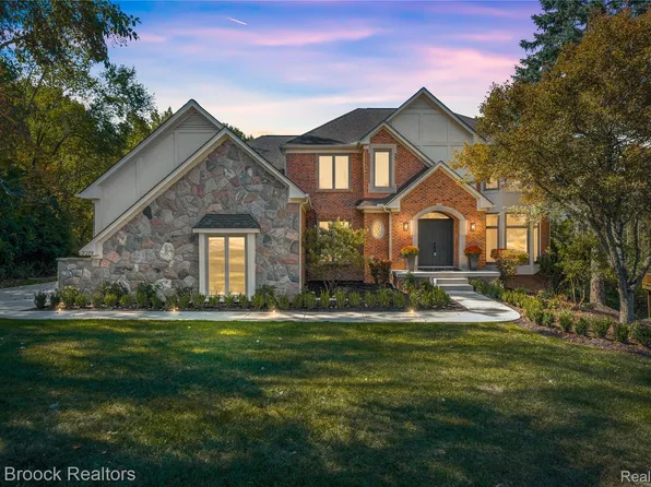 7219 Oakwood Dr, West Bloomfield, MI 48322