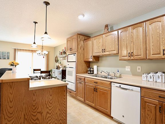 2nd image of 3571 Avon Dr