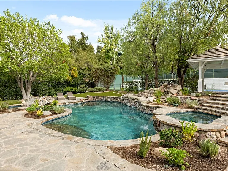 4550 Encino Ave — Photo 22