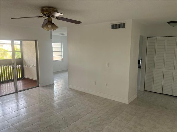 10641 SW 108th Ave APT 4E, Miami, FL 33176