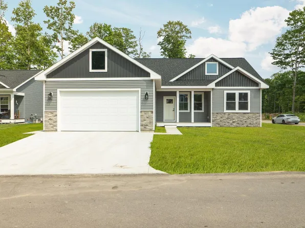 2207 Cottonwood Ave, Grawn, MI 49637