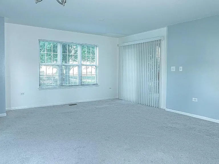 2920 Bartlett Ct — Photo 6