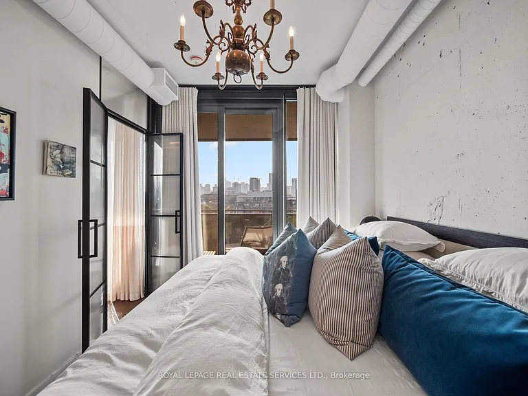 21 Lawren Harris Sq #904 — Photo 25