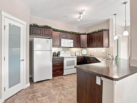 4th image of 6 Michener Blvd #226
