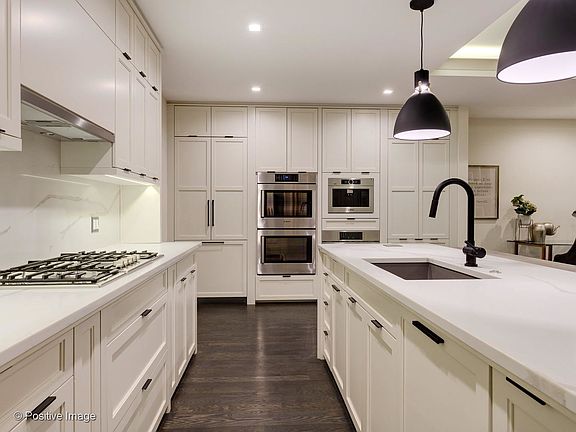 3rd image of 1356 W Walton St #1W