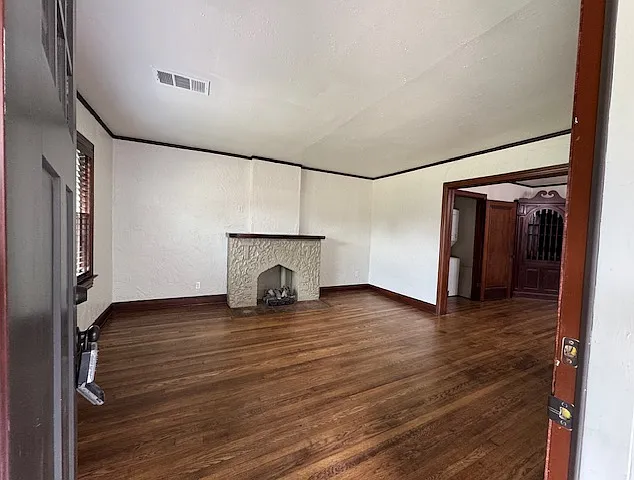 1235 S Columbia Ave — Photo 4