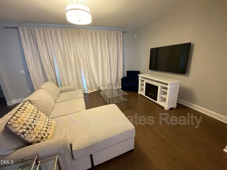 806 Grafton Peak Ln — Photo 9