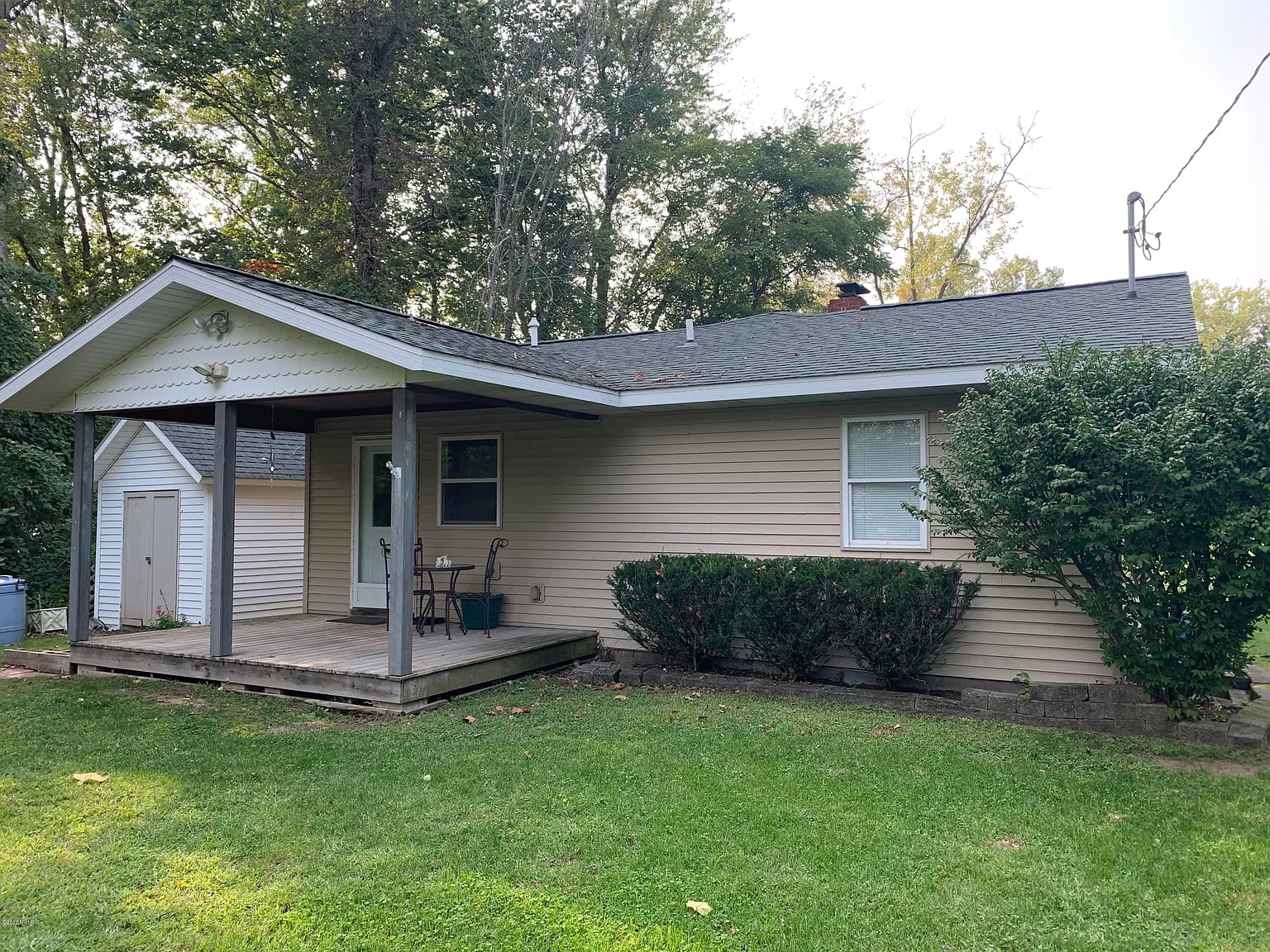 3951 Colon St photo 1