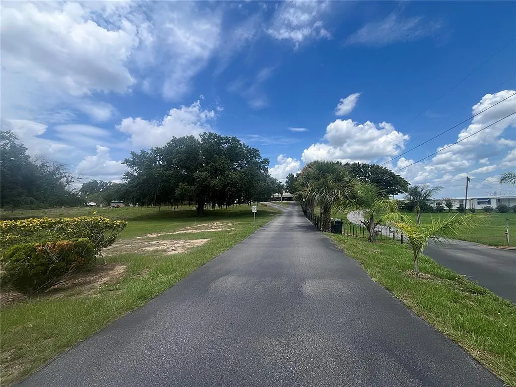 4 bed, 3.0 bath, 2490 sqft, $2,400 — Photo 2