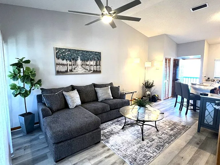 4801 Casablanca Cir — Photo 15