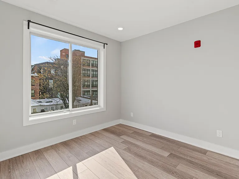 2624 Trenton Ave #305 — Photo 25