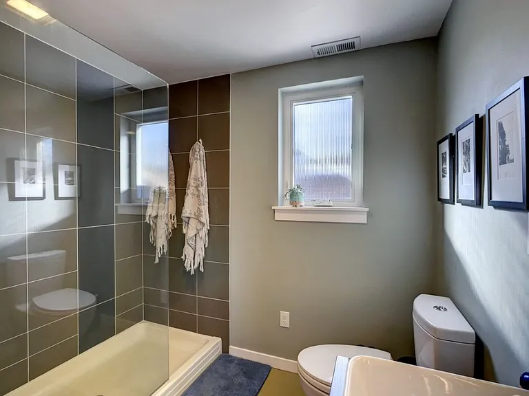 Twin Lakes Dr — Photo 1