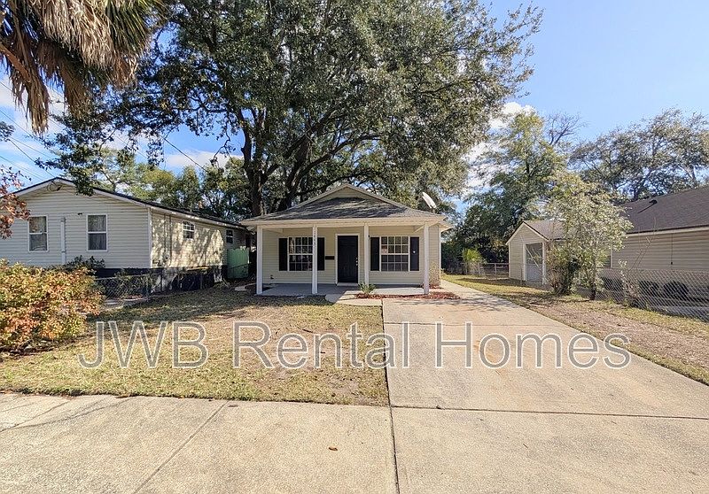 1st image of 1443 Louisiana St