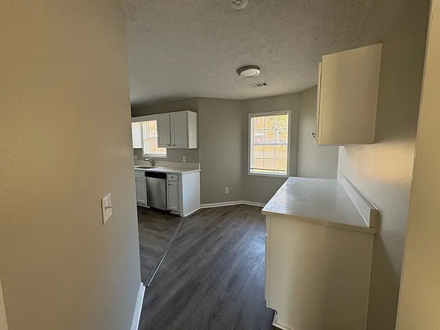 1000 Wehring Ln — Photo 5