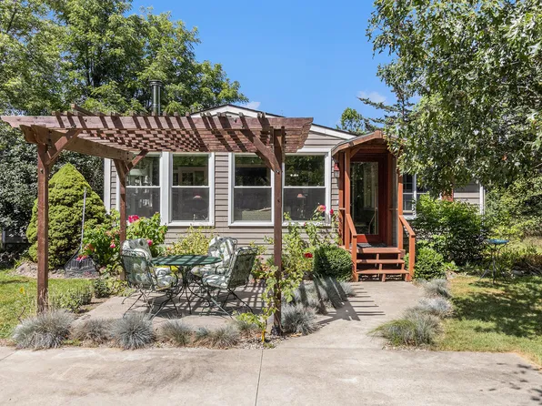 1034 Liebeck Rd, Chelsea, MI 48118