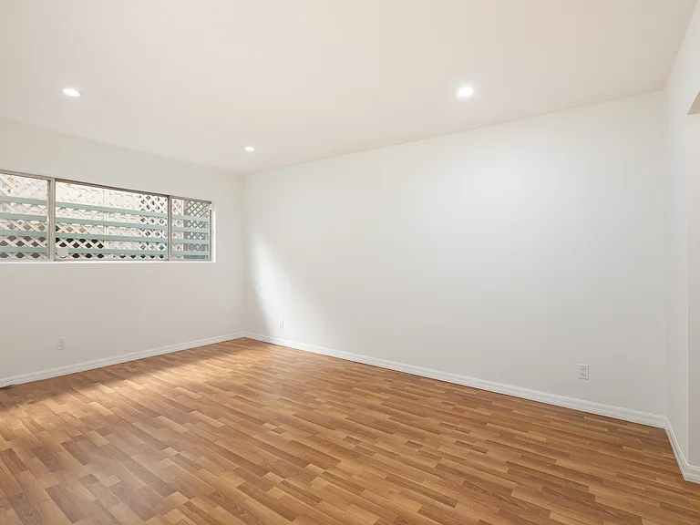 11748 Mayfield Ave #5 — Photo 18